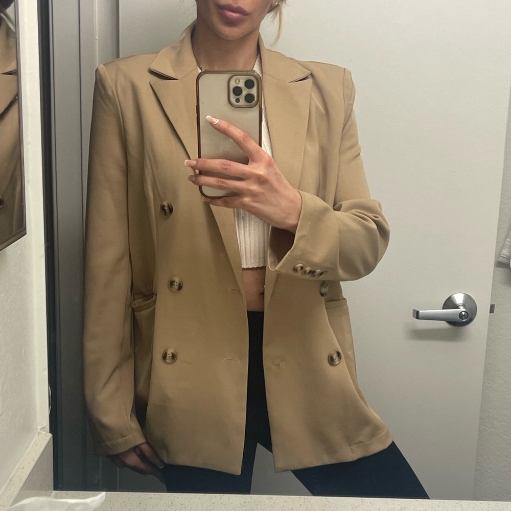 oversized Nude Camel Turtoise buttoned blazer